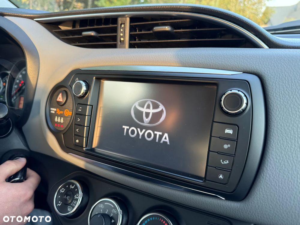 Toyota Yaris 1.0 Premium EU6 - 12