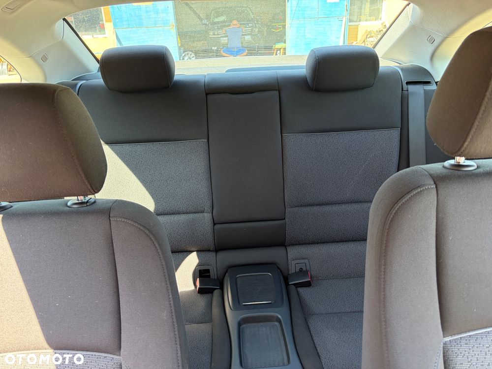 BMW Seria 3 320i - 11