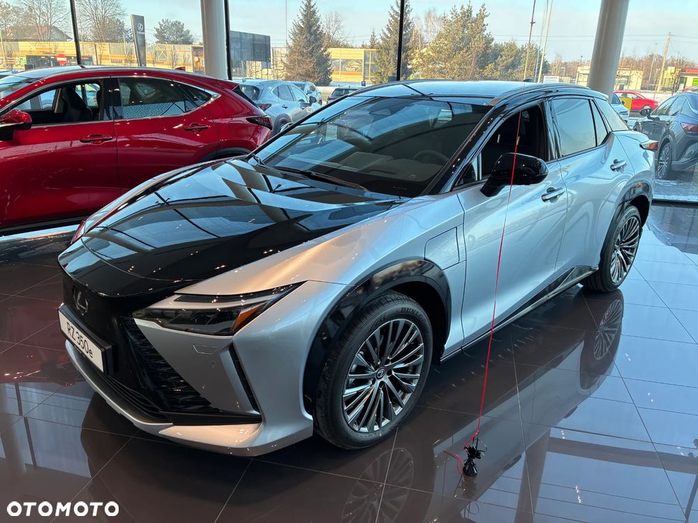 Lexus RZ - 1
