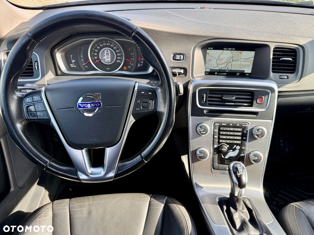 Volvo V60 Cross Country D3 Geartronic Momentum - 19