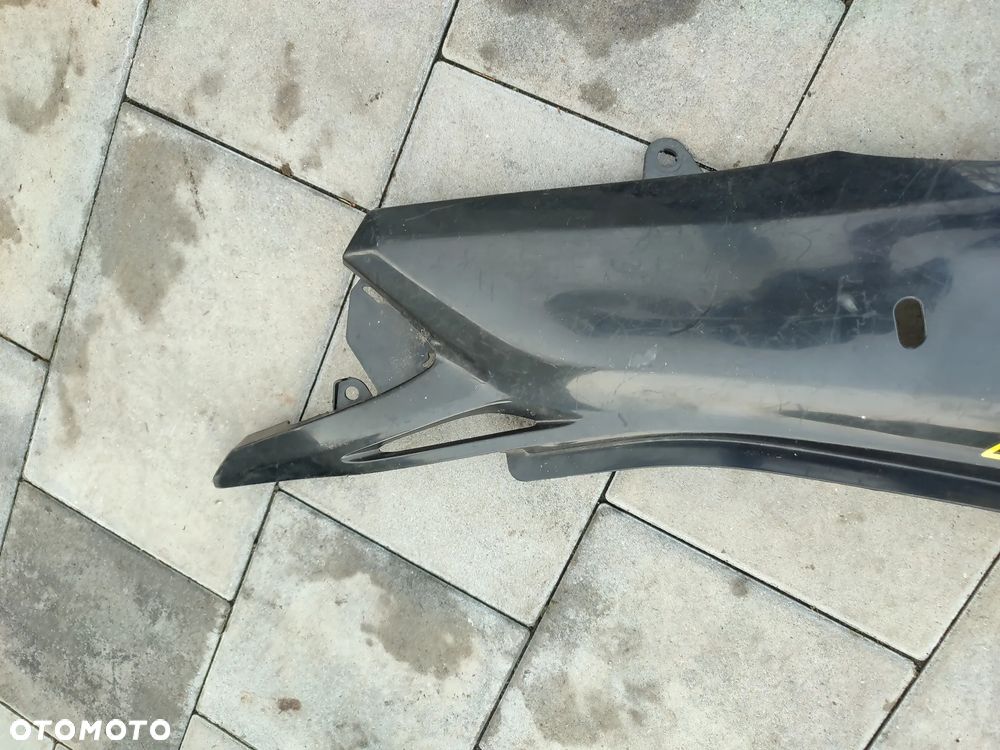 Owiewka, osłona prawa, bok, boczek, pogon prawy Suzuki DR 125 - 4