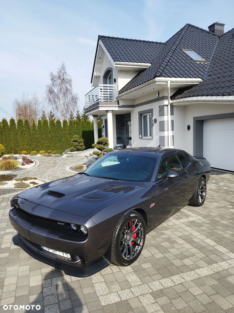 Dodge Challenger - 8