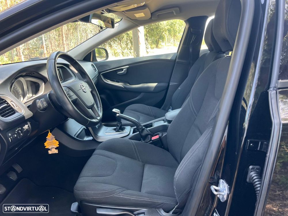 Volvo V40 2.0 D2 Momentum - 24