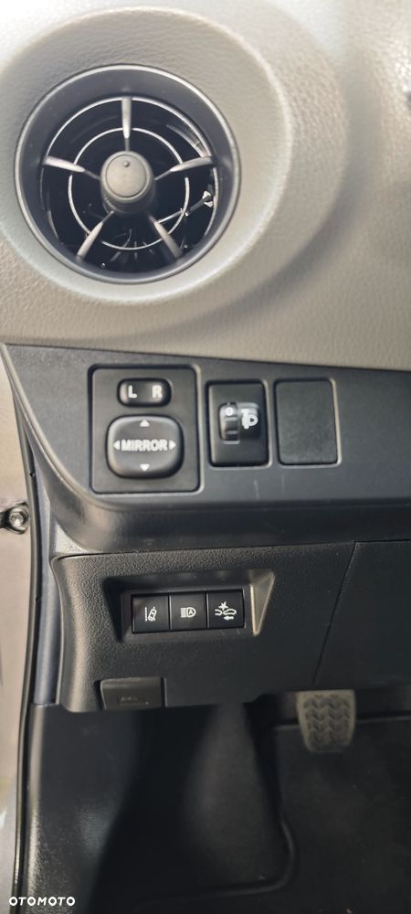 Toyota Yaris 1.5 Premium - 38