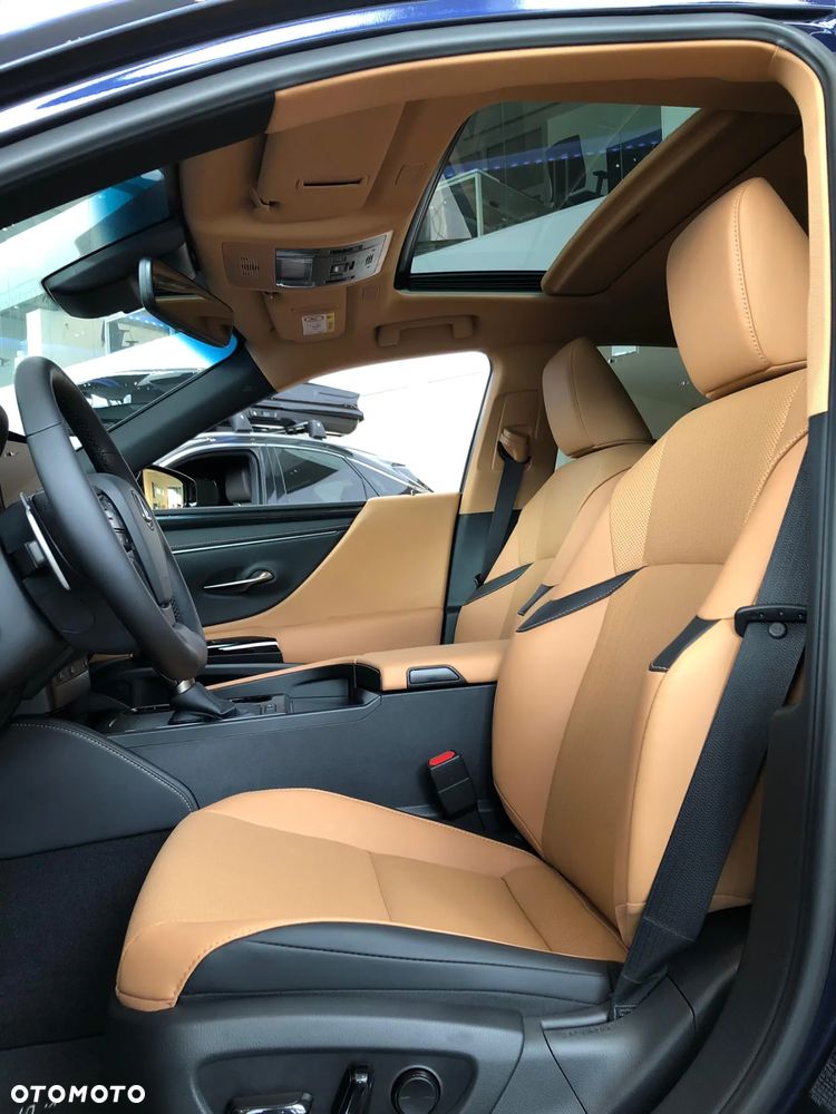 Lexus ES 300h Business Edition - 9