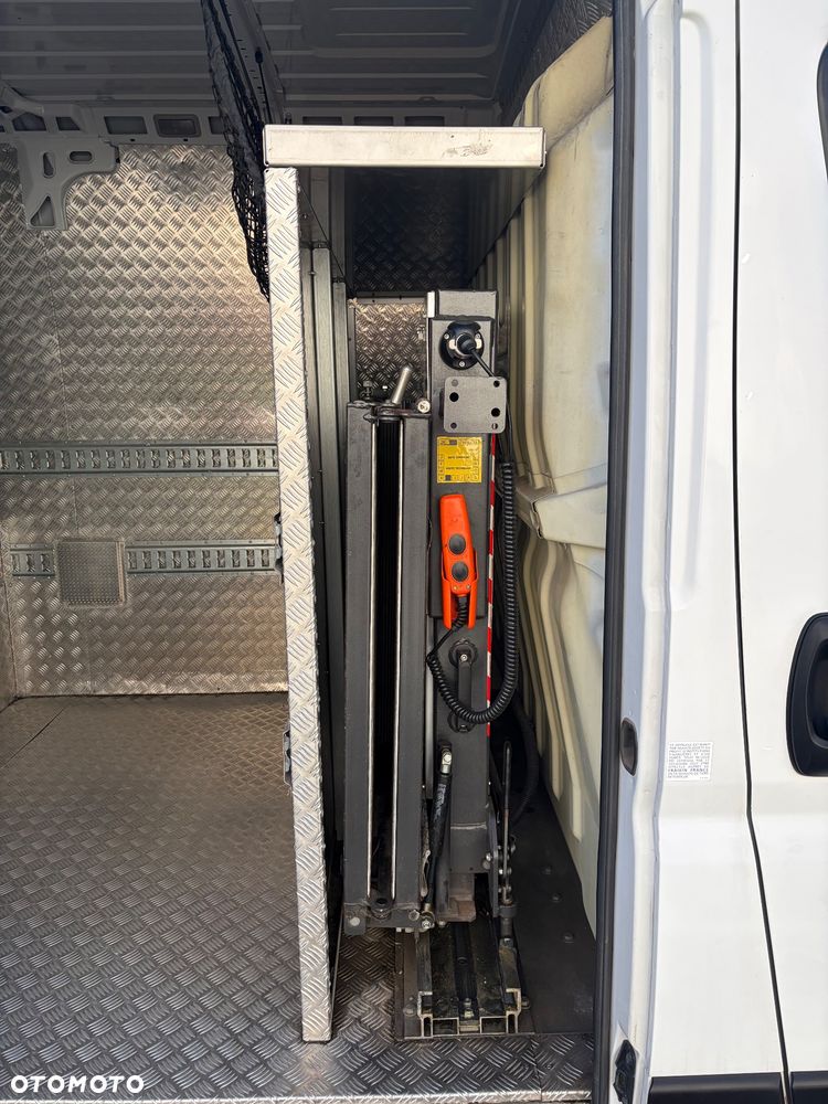 Fiat Ducato L2H2 blaszak serwisowka , winda boczna - 10