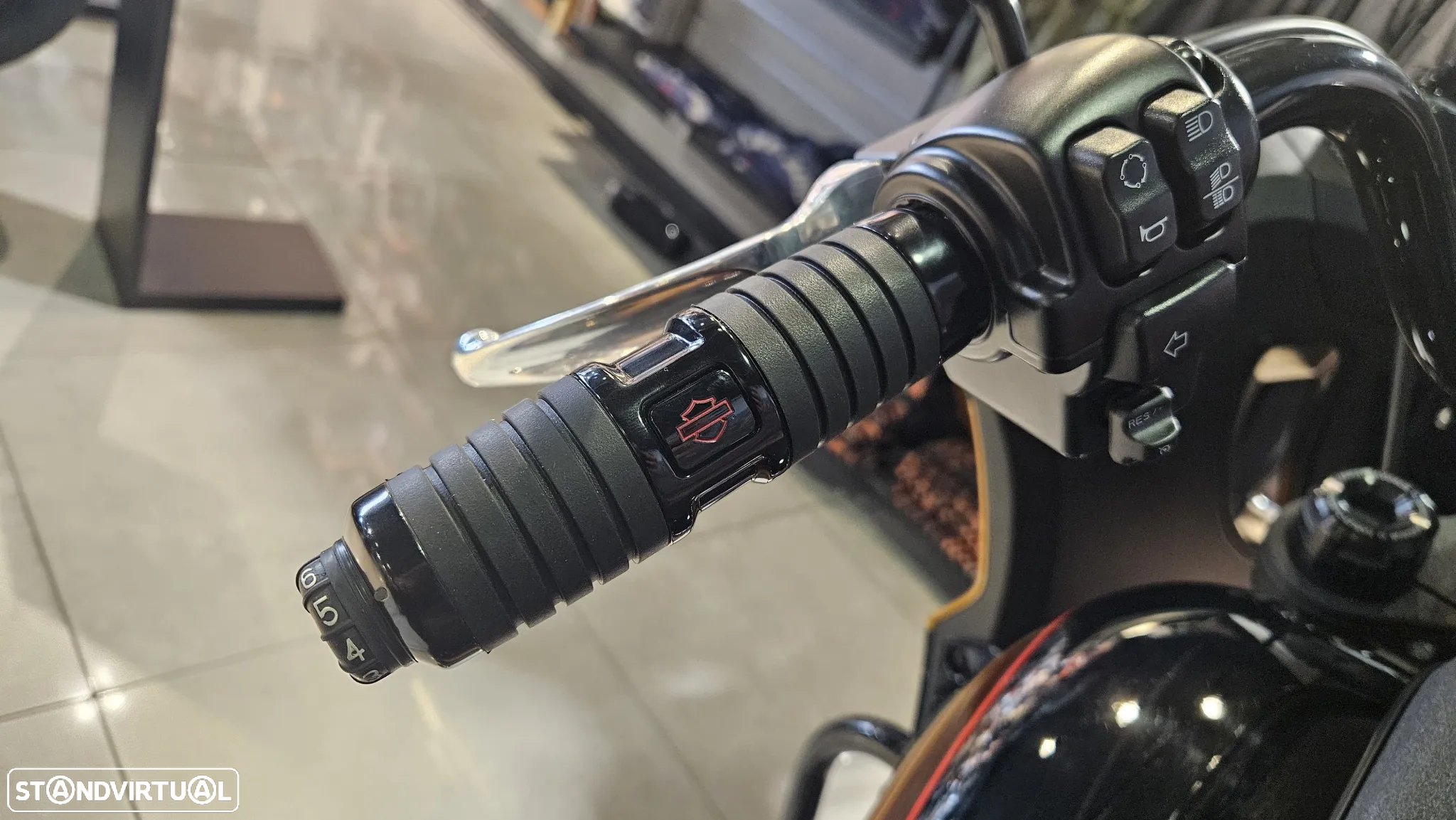 Harley-Davidson Low Rider ST - 14