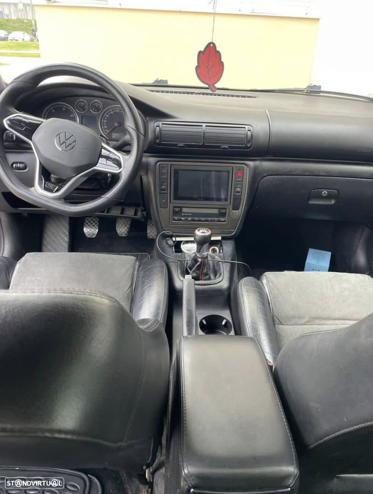 VW Passat 1.9 TDi Highline - 4
