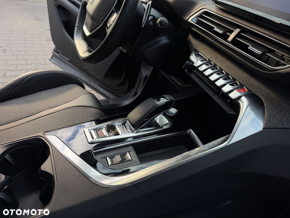 Peugeot 3008 1.6 PureTech HYbrid Allure S&S EAT8 - 34