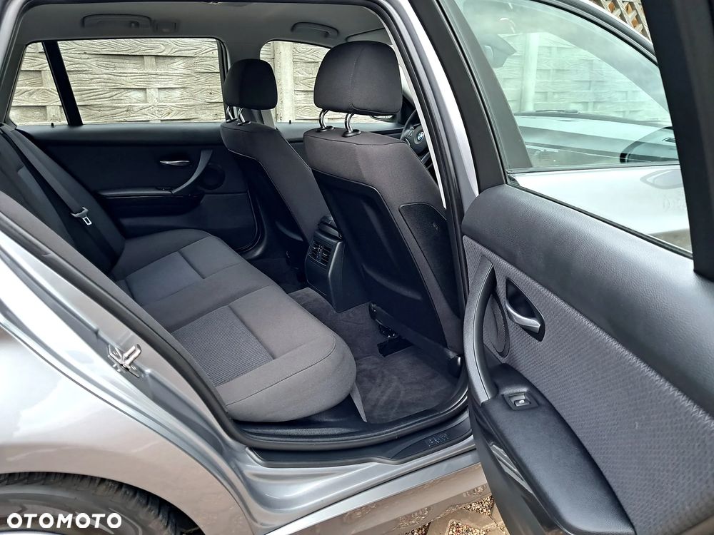 BMW Seria 3 320d - 28