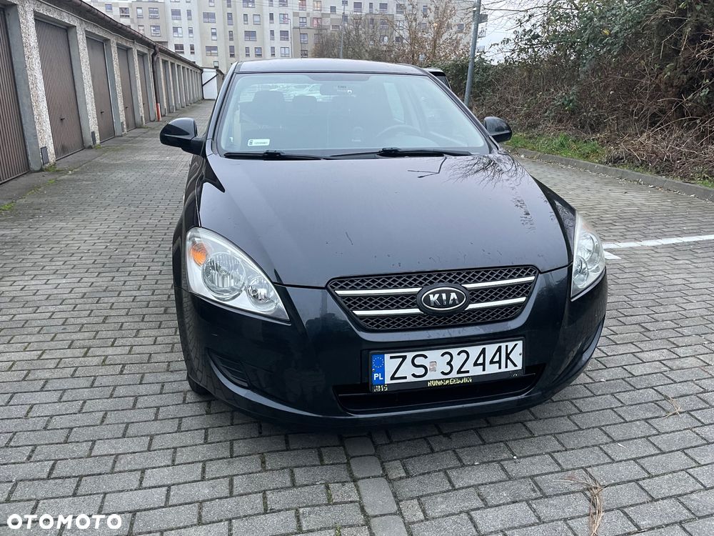 Kia Ceed - 10
