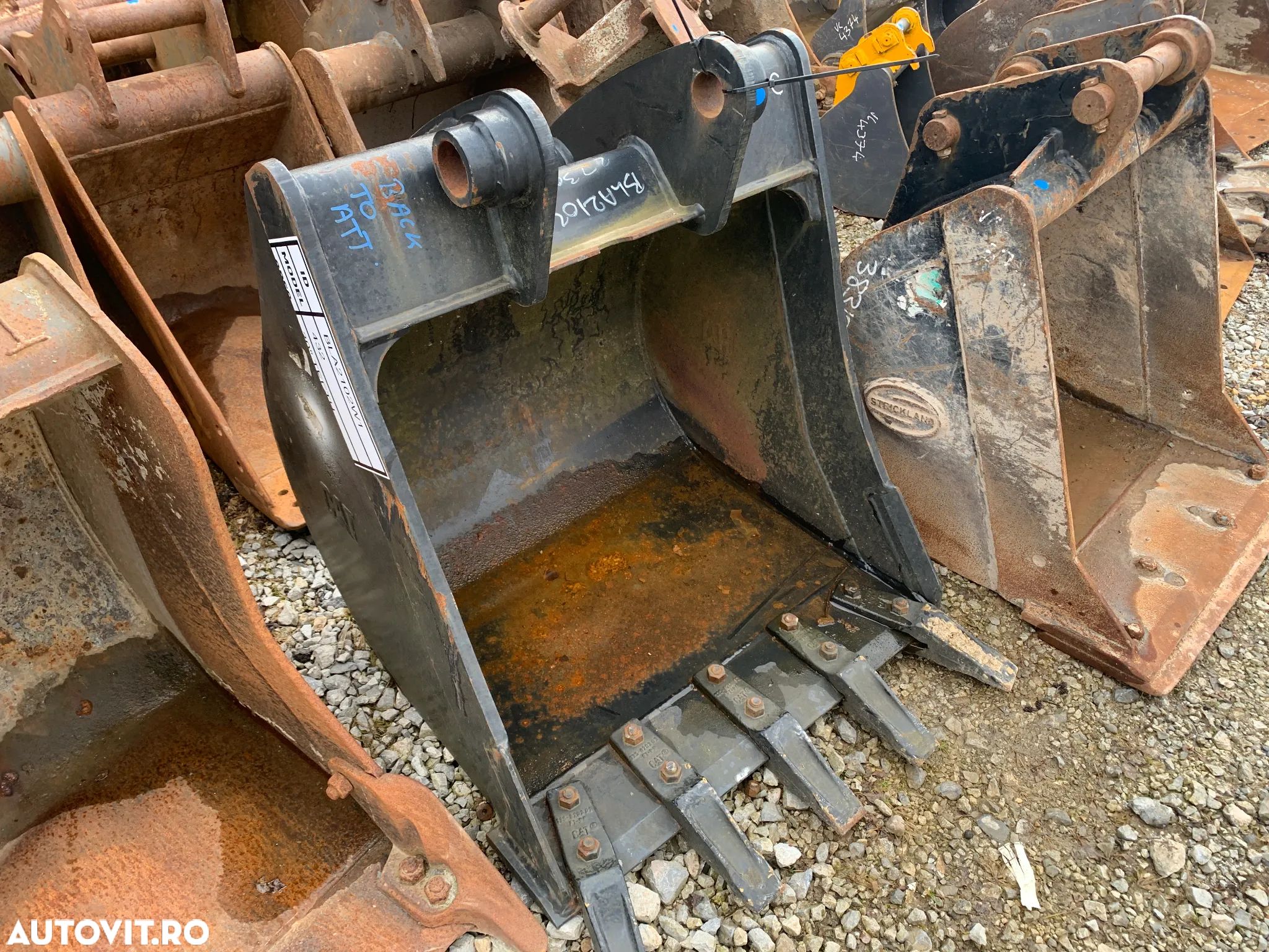 Cupa noua Buldoexcavator Caterpillar 432, latime 740 mm - 1