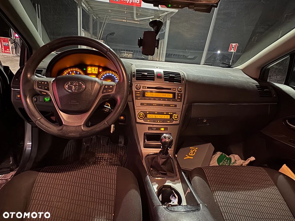 Toyota Avensis 1.8 Sol - 11