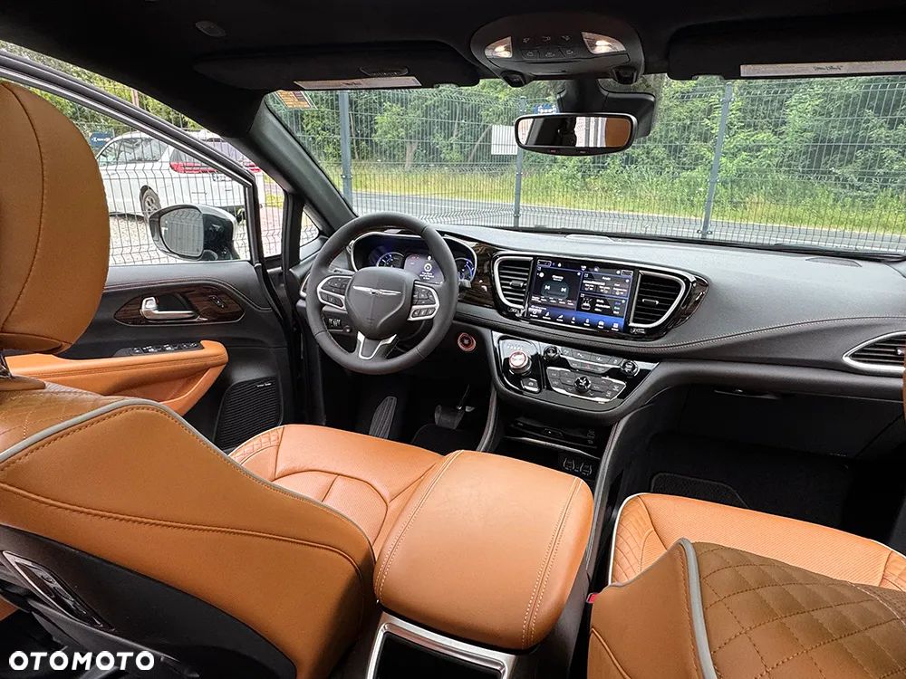 Chrysler Pacifica - 3