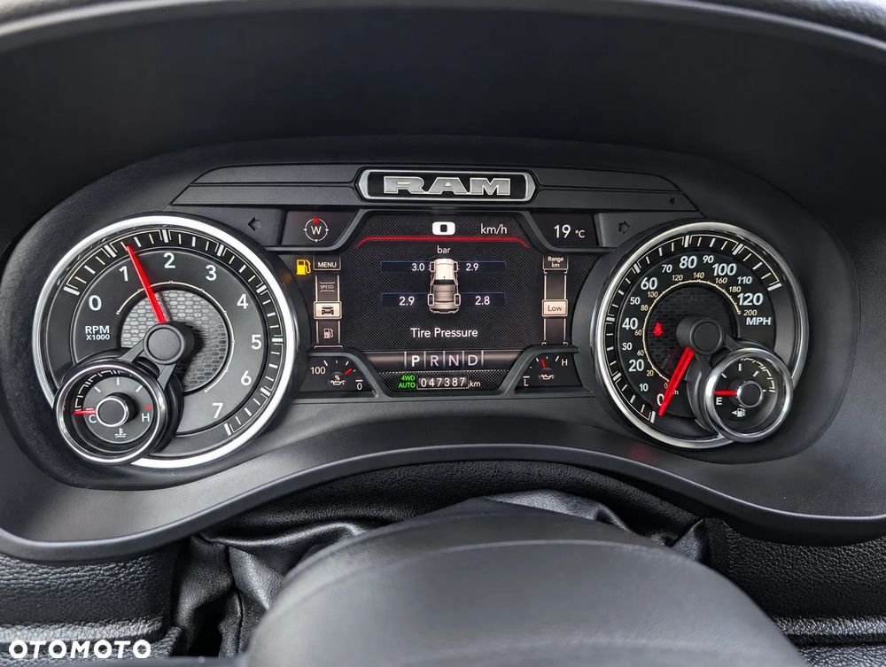 RAM 1500 Crew Cab Shortbed Bighorn - 26
