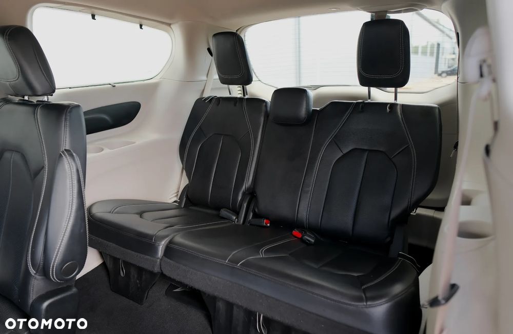 Chrysler Pacifica - 35