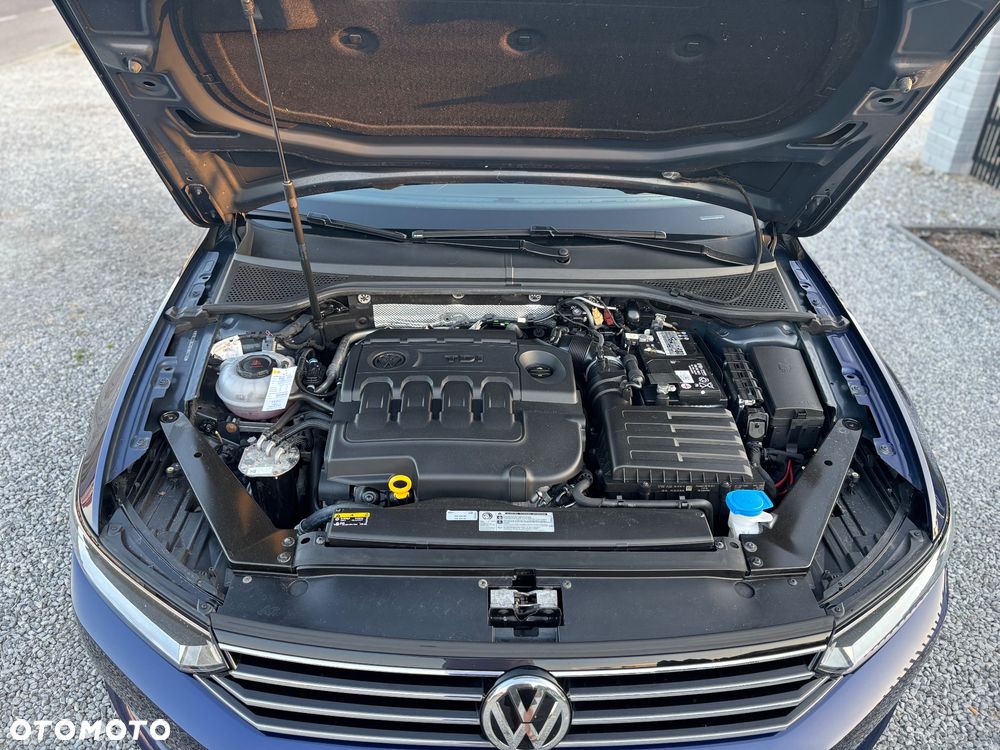 Volkswagen Passat - 16