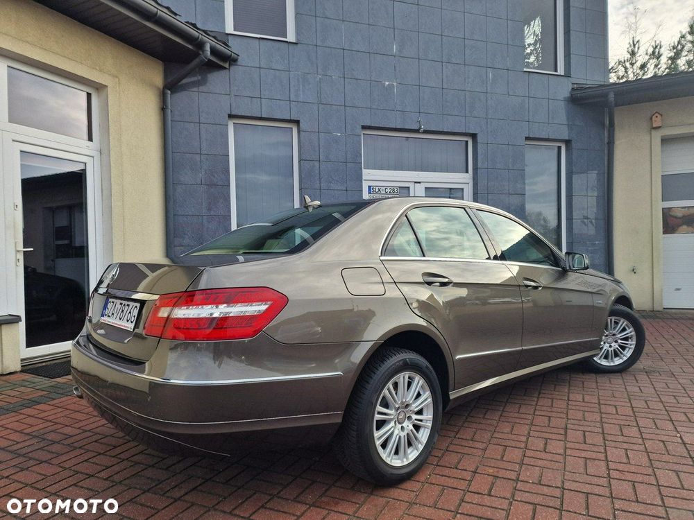 Mercedes-Benz Klasa E 250 BlueEFFICIENCY 7G-TRONIC Elegance - 6