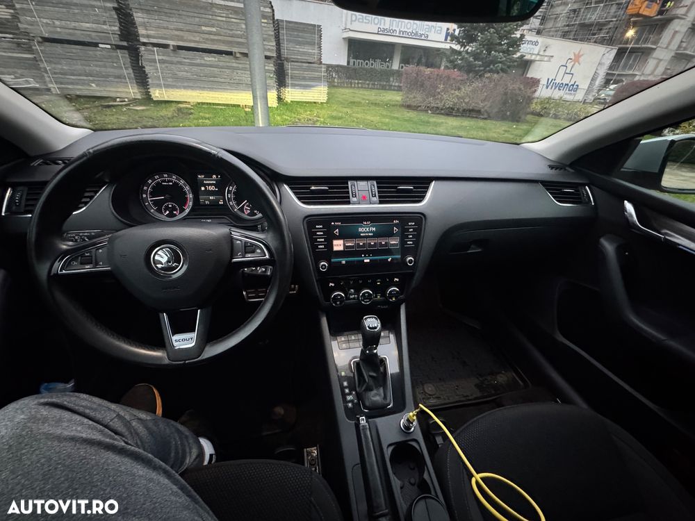 Skoda Octavia Combi Diesel 2.0 TDI 4X4 DSG Scout - 11
