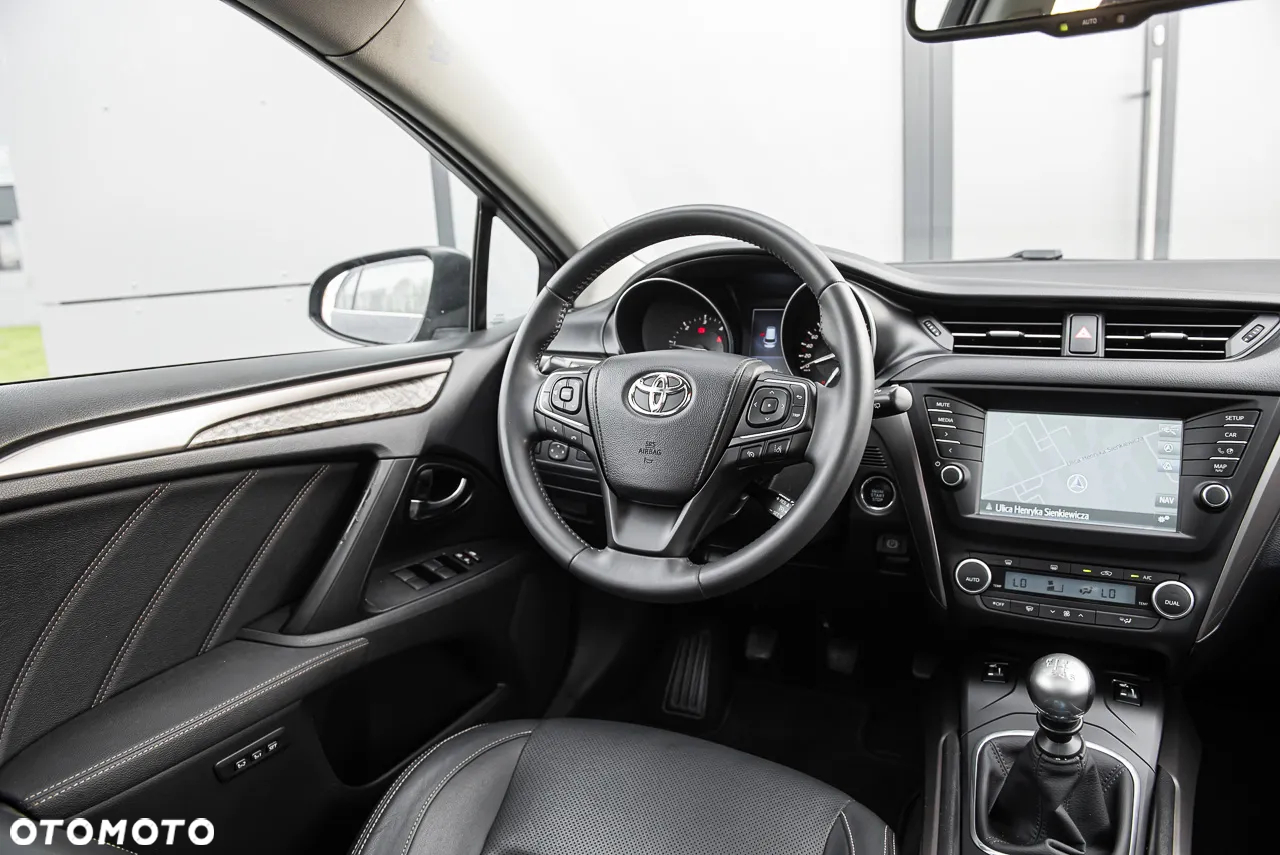 Toyota Avensis Touring Sports 2.0 D-4D Executive - 26