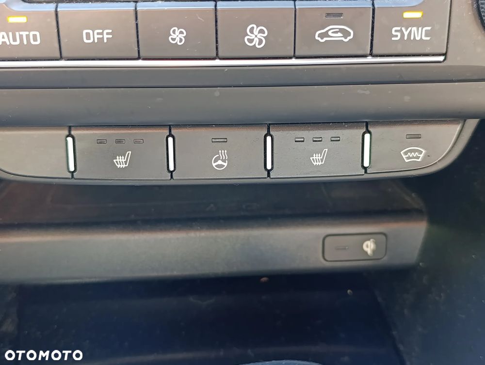 Kia ProCeed 1.6 T-GDI GT DCT - 19