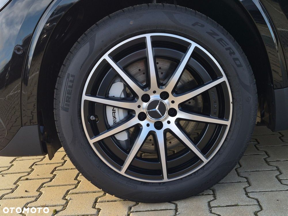 Mercedes-Benz GLA - 12