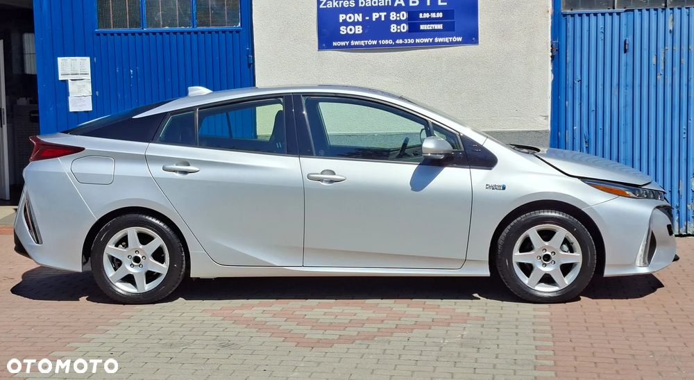 Toyota Prius - 4
