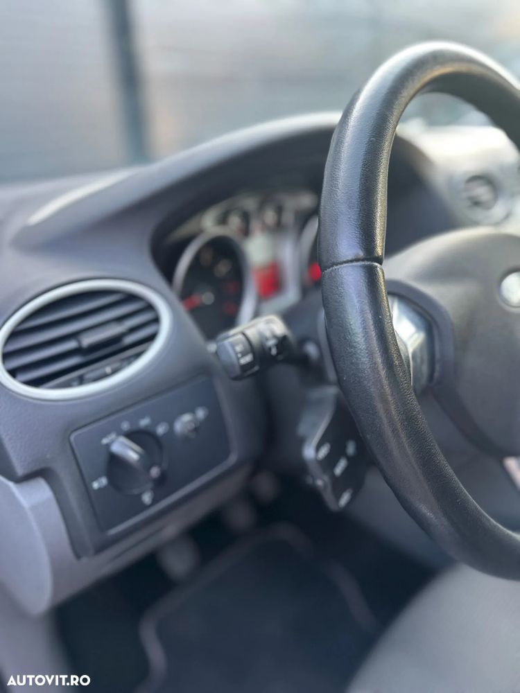 Ford Focus 1.6 Ti-VCT Style+ - 7