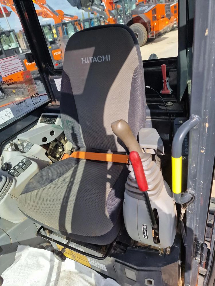Hitachi ZX65-6, 2023, 1.208h, Masa operationoala 6,5t, lamaAd sapare 5m, CUPLA RAPIDA HIDRAULICA +3 CUPE NOI, senile cauciuc PAD 90% ok, Inst picon, Aer conditionat, Sistem antifurt, Ridica 3t, posibilitate leasing 4 ani, STARE CA NOU-PROMOTIE 55.900 EUR+Tva - 26