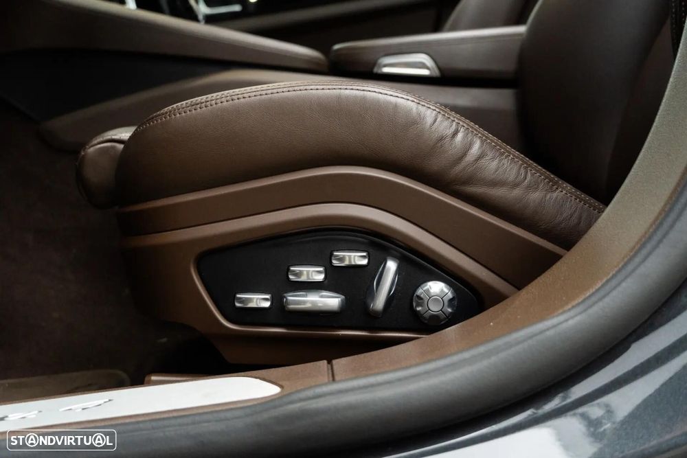 Porsche Panamera Sport Turismo 4 E-Hybrid Platinum Edition PDLS - 48