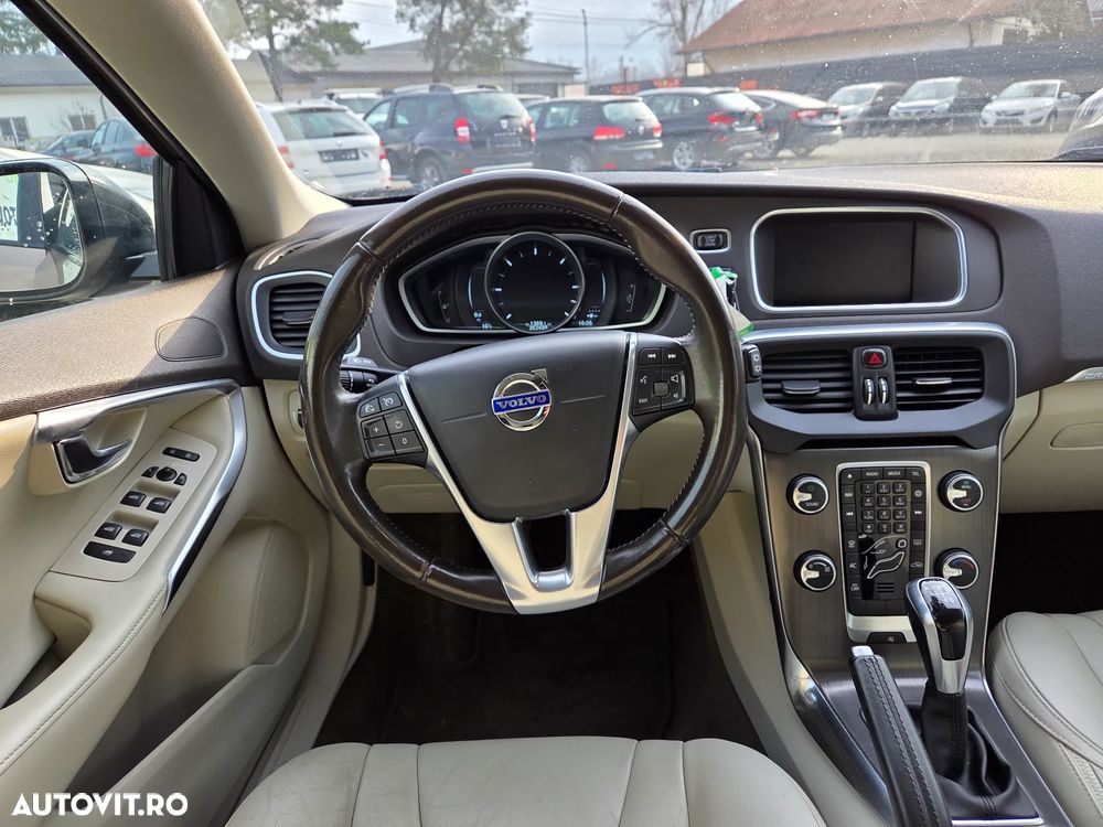 Volvo V40 D2 R Design - 7