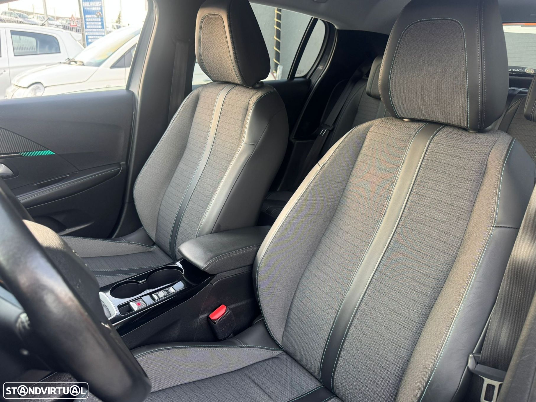 Peugeot 208 1.2 PureTech Allure Pack - 25