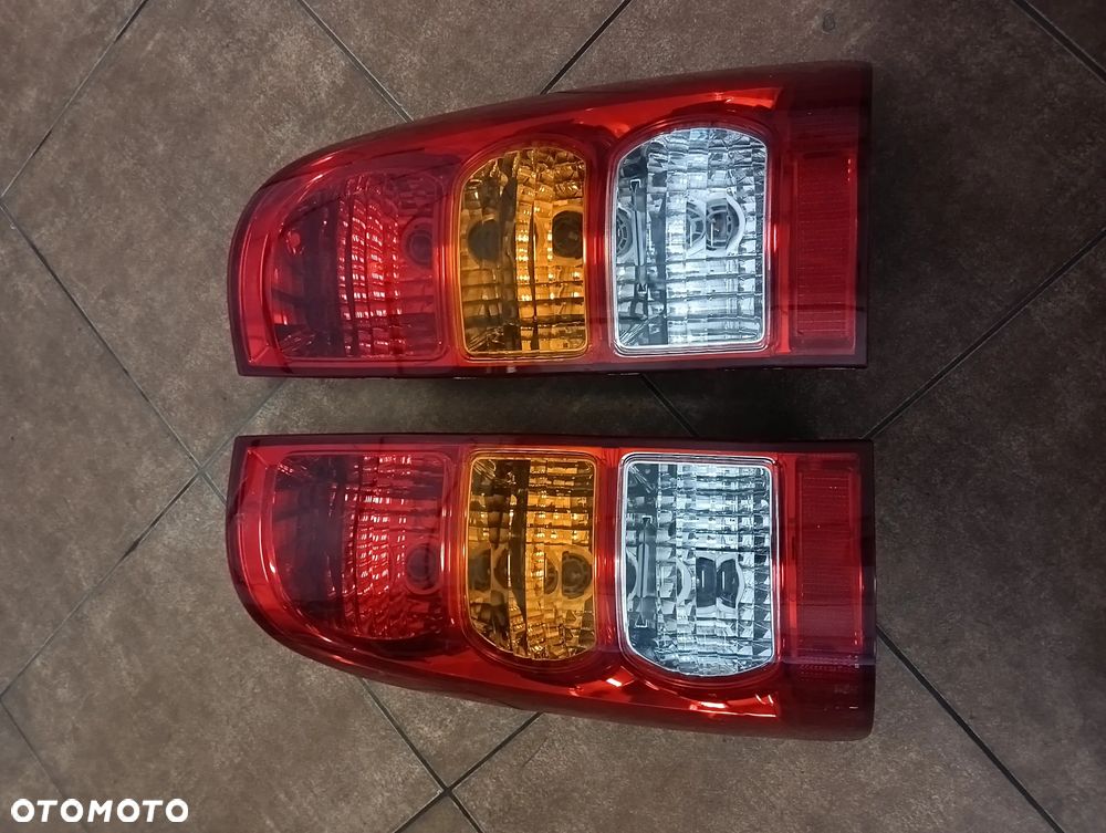 Lampy tylne Toyota Hilux 05-15 ORYGINALNE EUROPA - 3