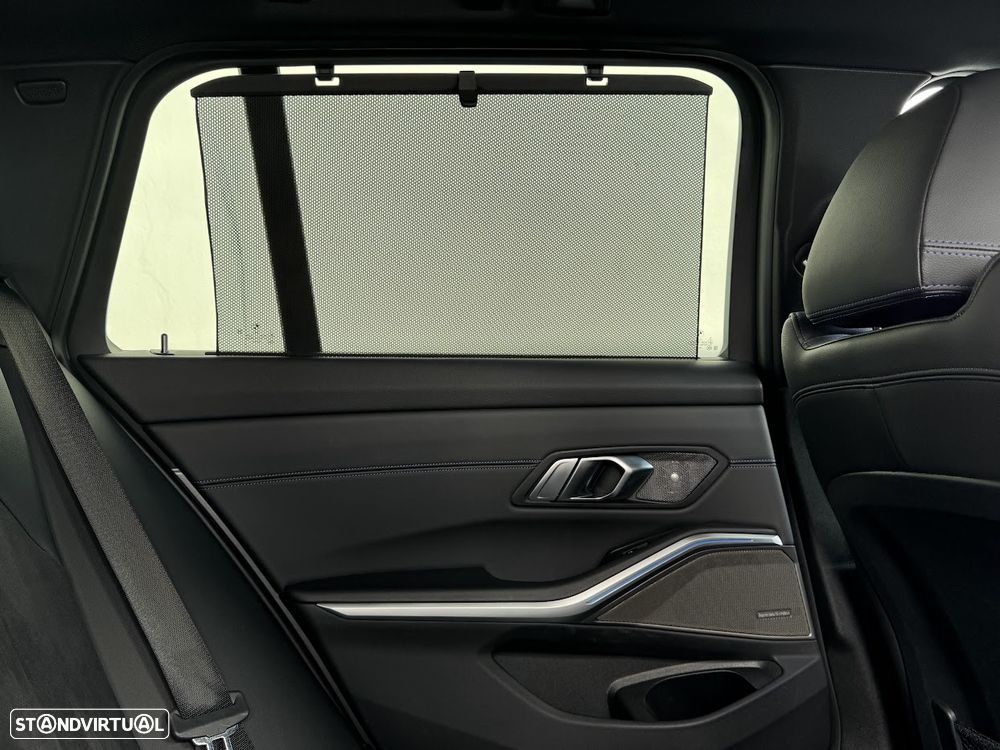 BMW 330 e Aut. M Sport - 19
