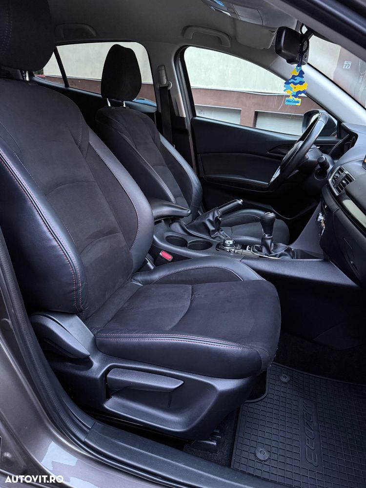 Mazda 3 SKYACTIV-G 120 NAKAMA - 32