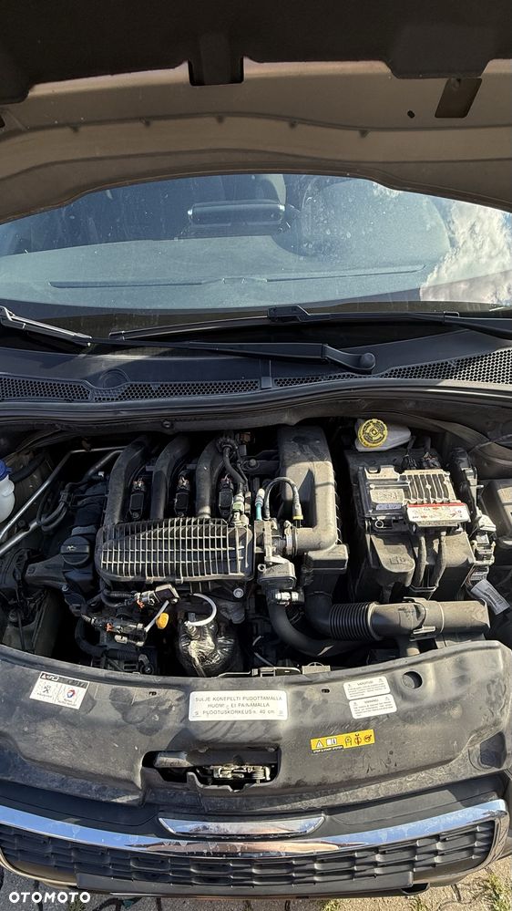 Peugeot 208 - 8