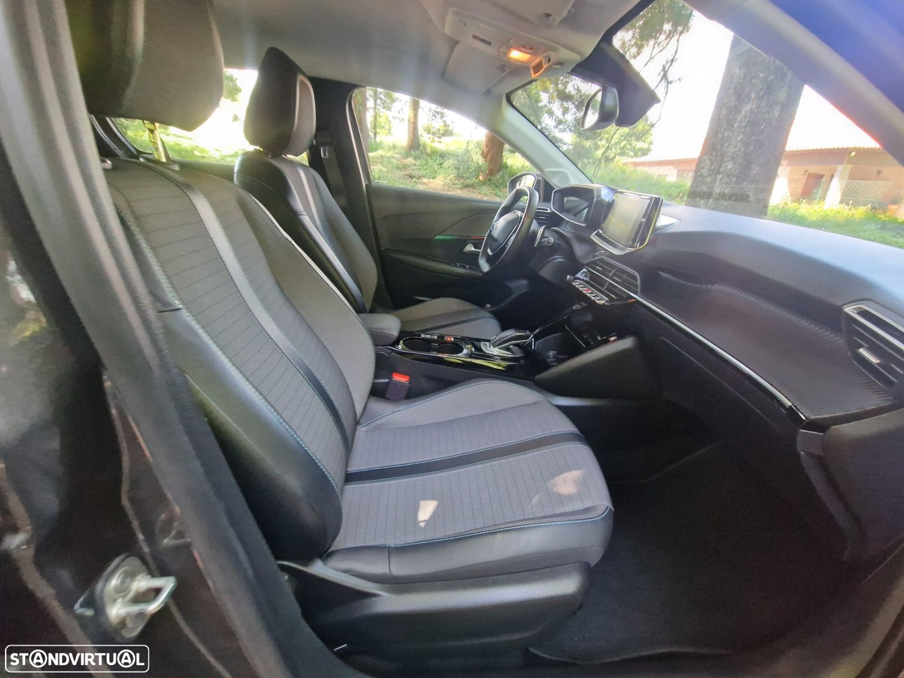 Peugeot 208 1.2 PureTech Allure Pack EAT8 - 28