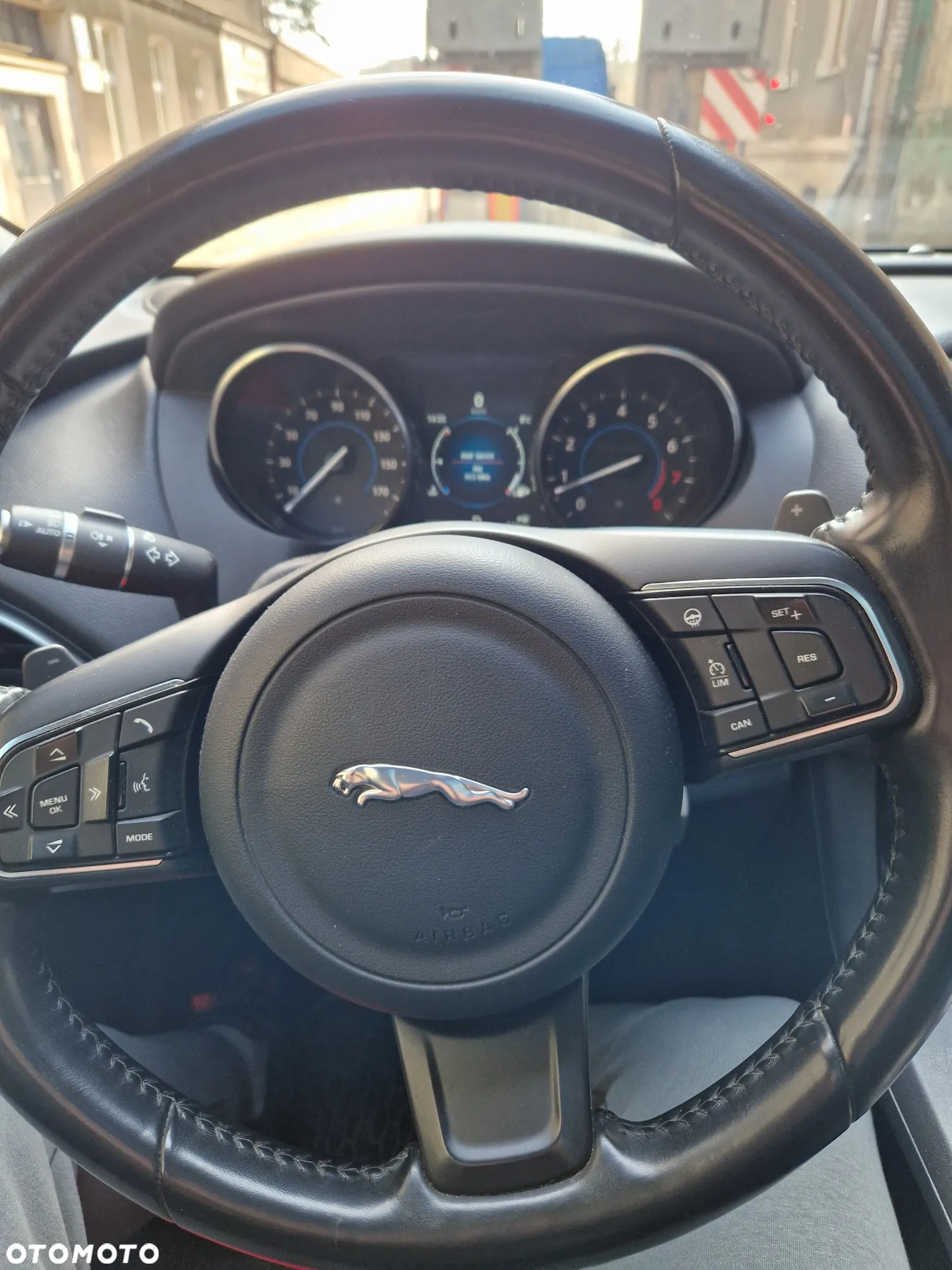Jaguar F-Pace - 11
