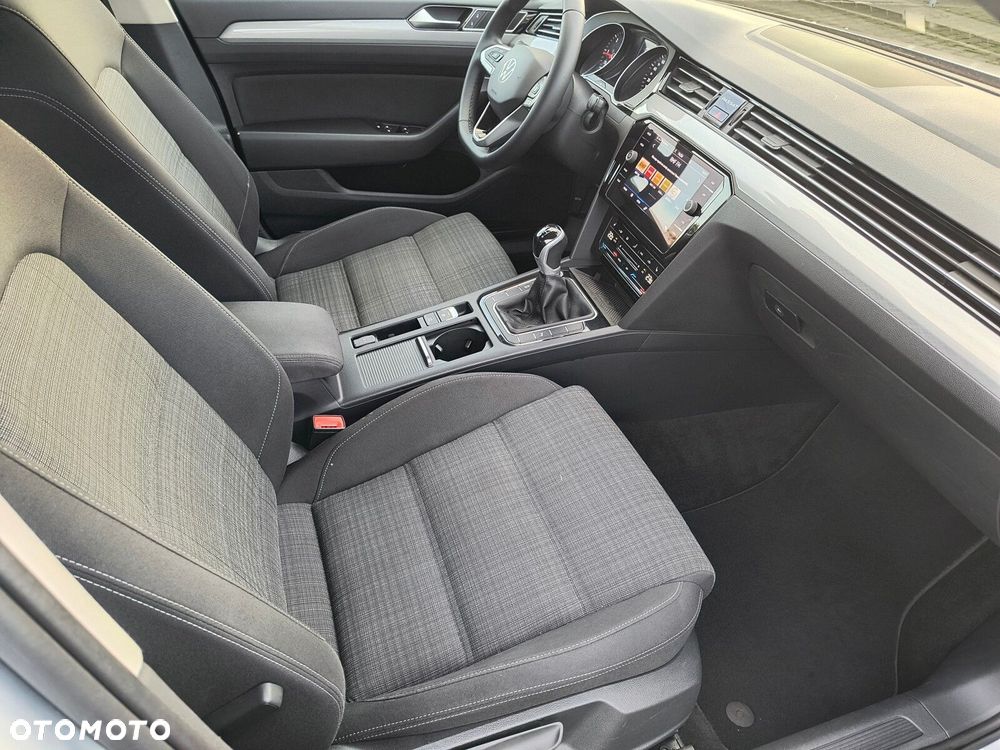 Volkswagen Passat - 13