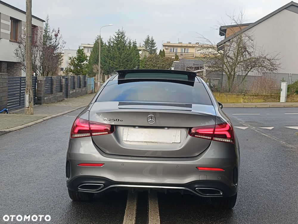 Mercedes-Benz Klasa A 250 e 8G-DCT AMG Line - 32