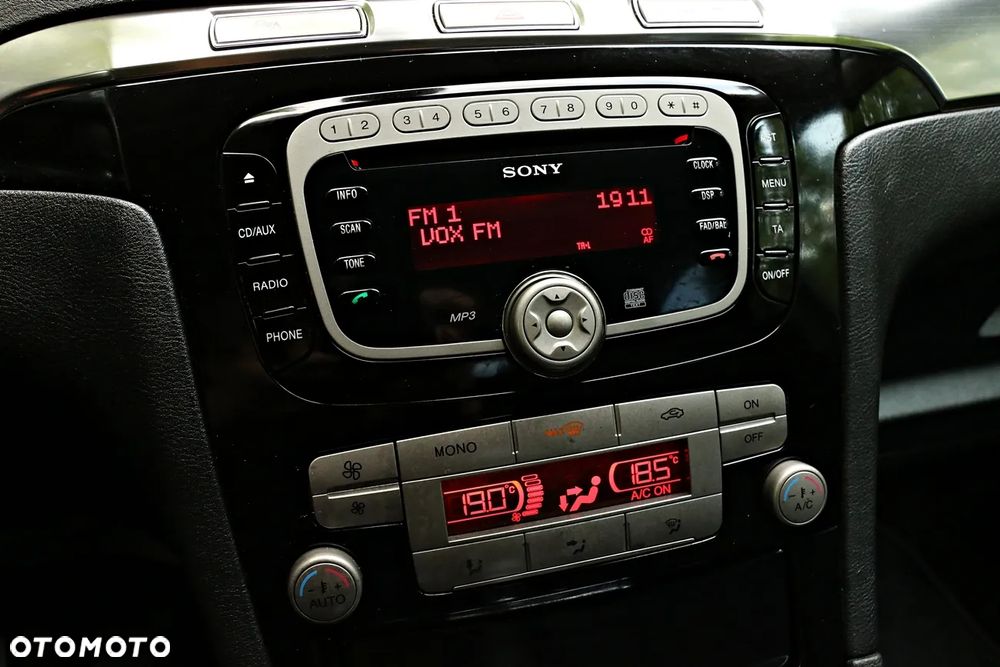 Ford S-Max 2.0 TDCi DPF Champions Edition - 37