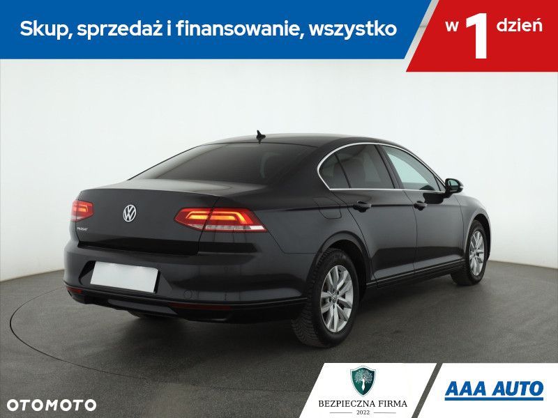 Volkswagen Passat - 6
