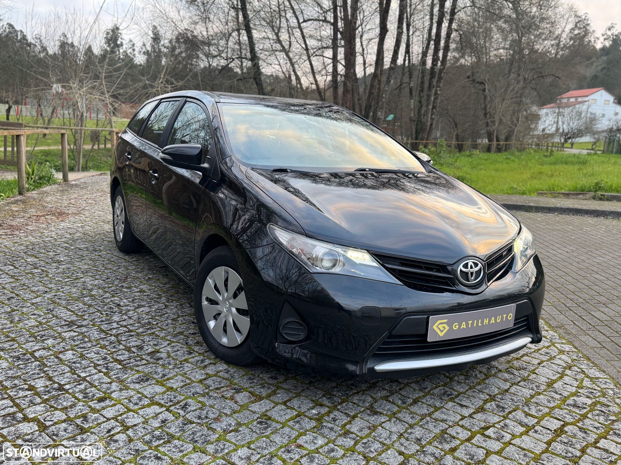 Toyota Auris Touring Sports 1.4 D-4D Comfort - 1