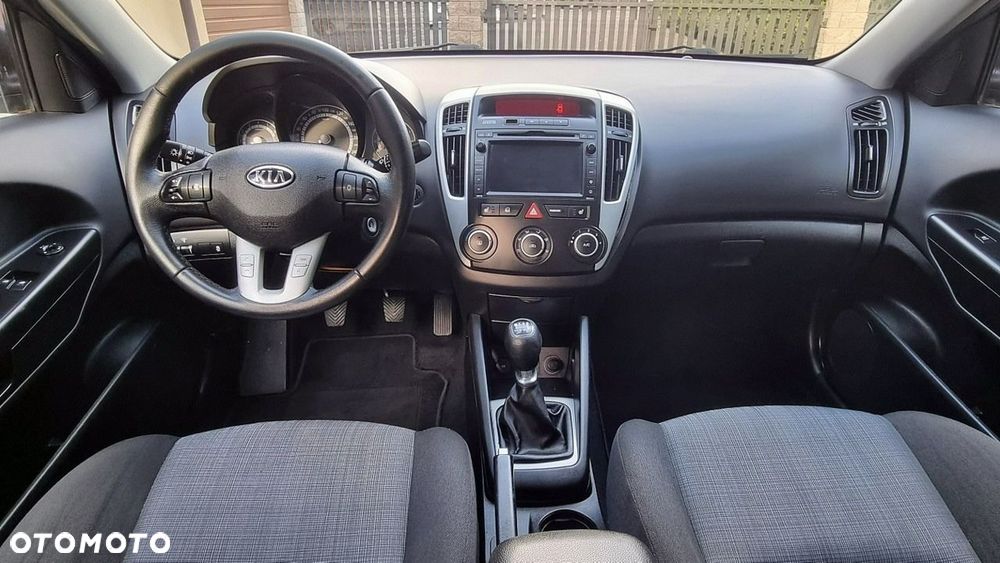 Kia Ceed - 13