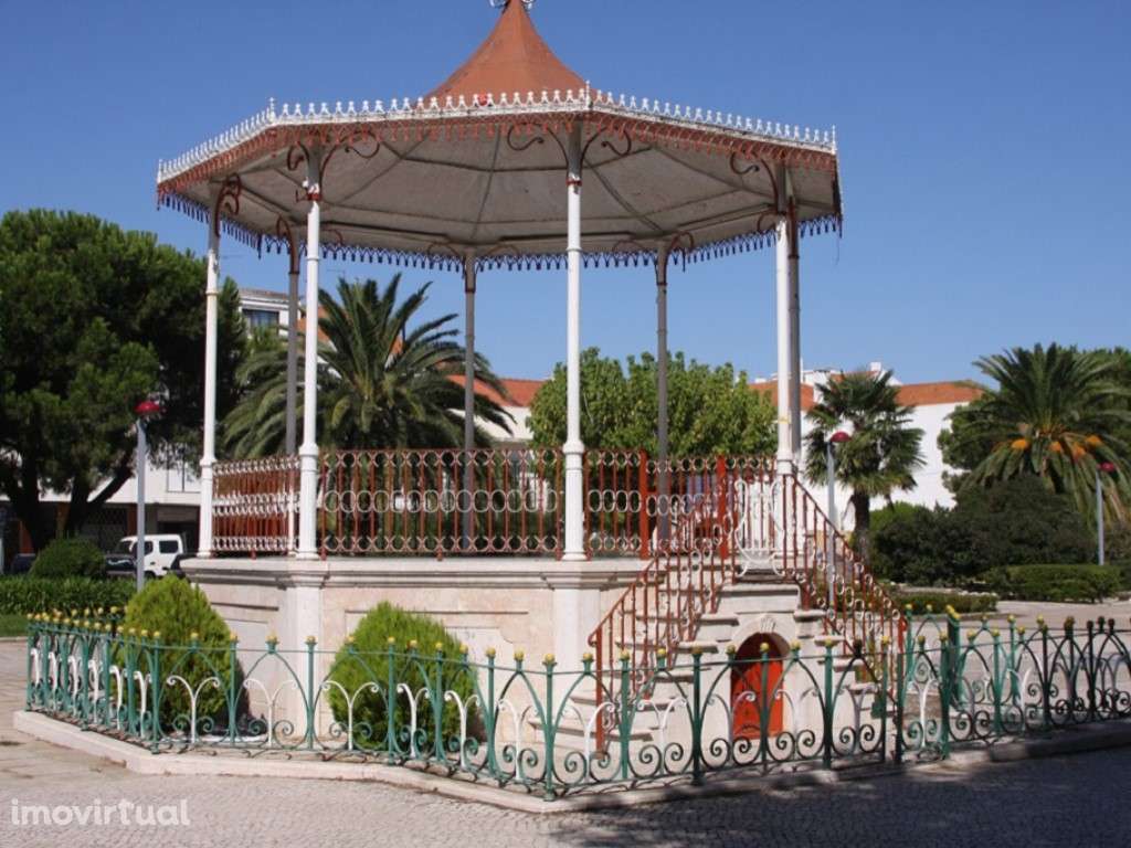 Pinhal Novo CENTRO: TUDO À MÃO! Logradouro e anexo. Elevador interi... - Grande imagem: 5/7