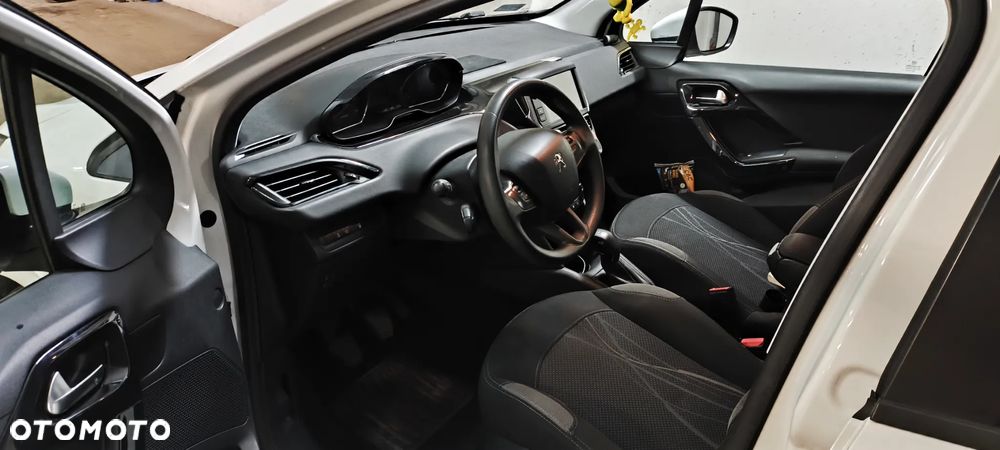 Peugeot 208 - 9