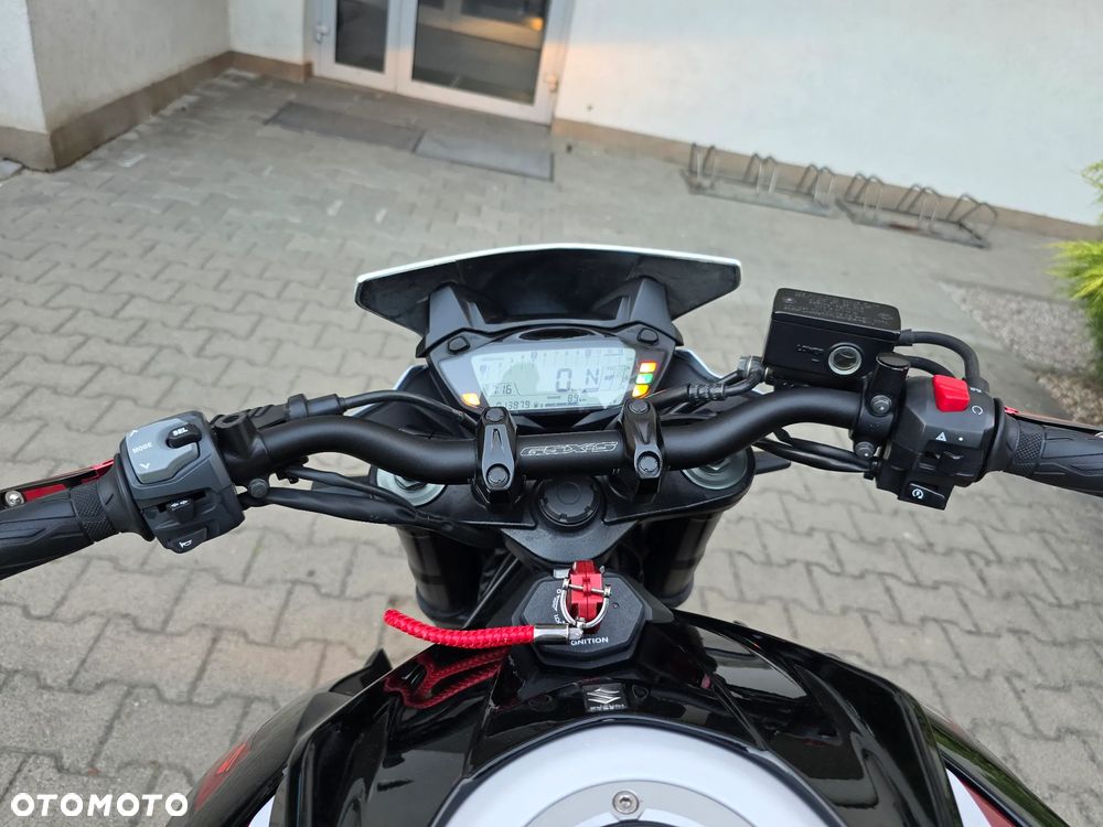 Suzuki GSX - 22