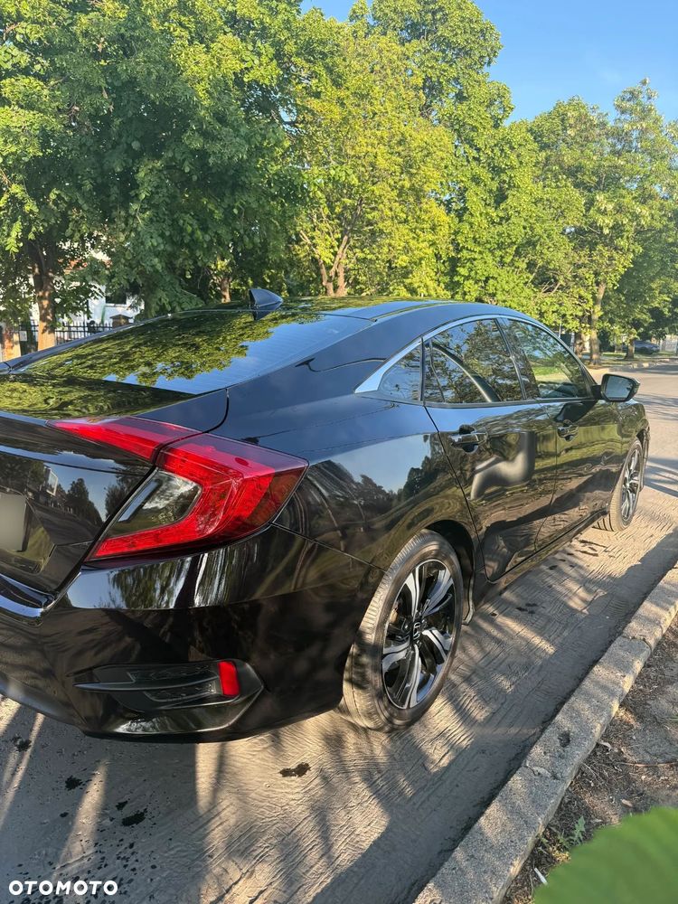 Honda Civic 1.5 T Executive - 3