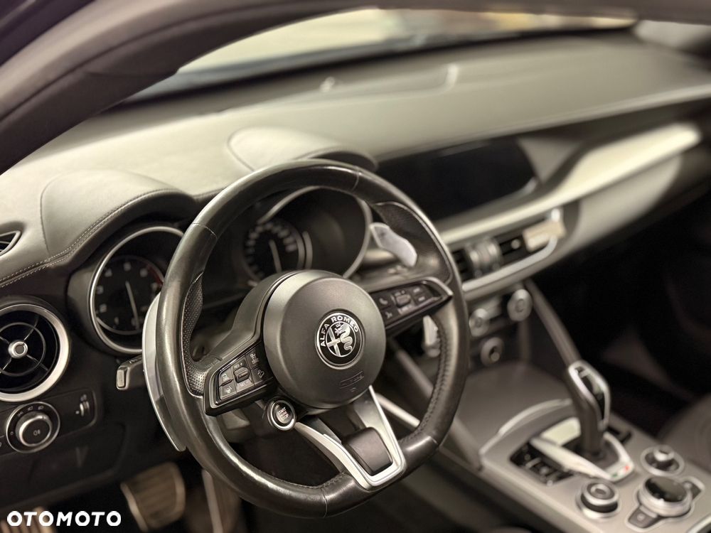 Alfa Romeo Stelvio 2.0 Turbo Veloce TI Q4 - 11