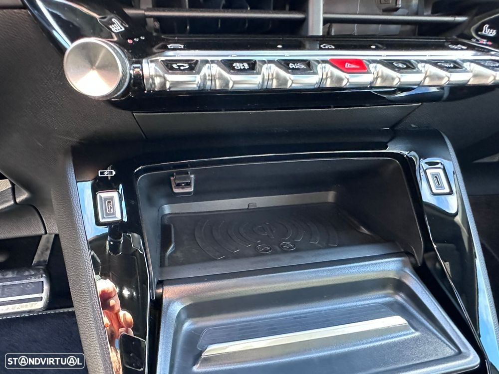 Peugeot e-208 GT - 35